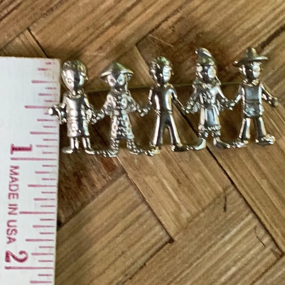Vintage‎ Premier Silver Children Of The World Holding Hands Peace Love Unity Pin